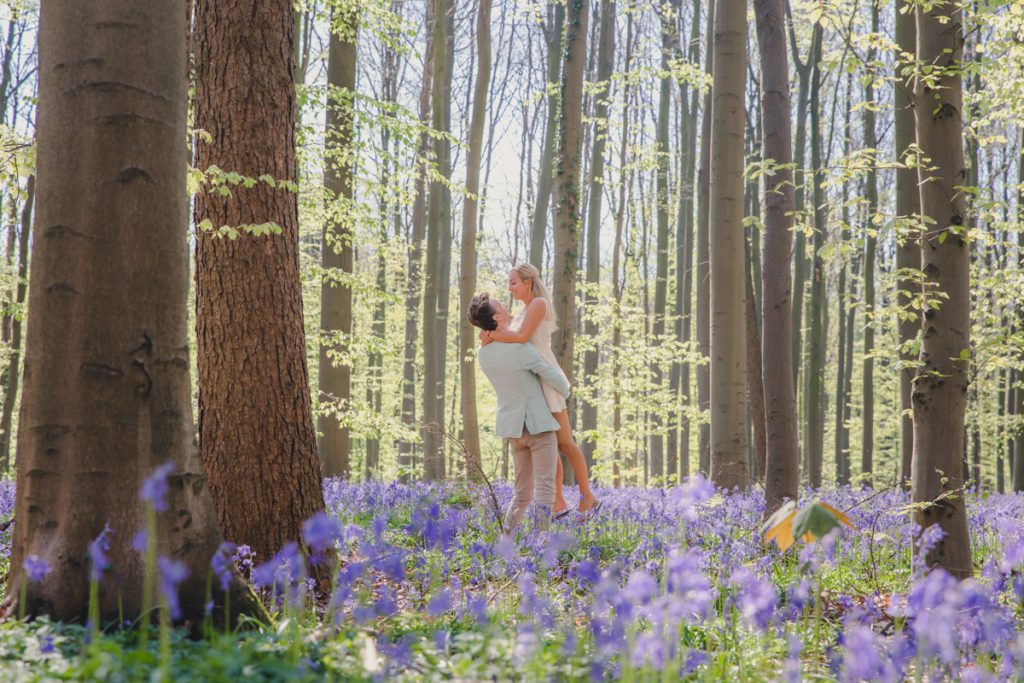 samen op de foto in het bos