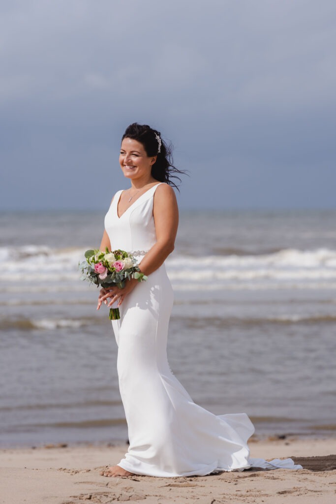 bruid aan het strand foto's